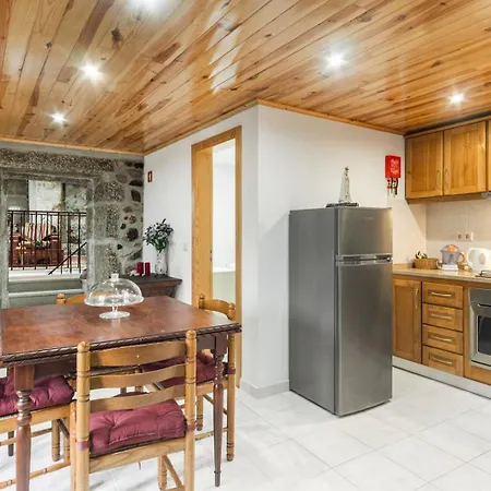 Rustic Getaway In Guarda