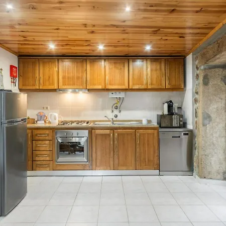 Rustic Getaway In Guarda Сasa de vacaciones