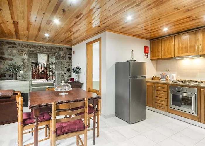 Rustic Getaway In Guarda